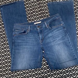 Women’s Levi jeans